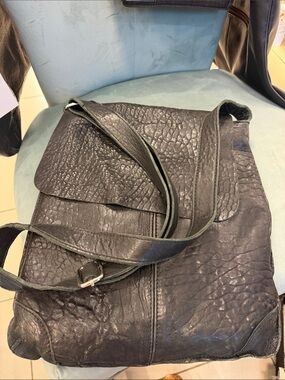 Men's Black Textured Leather Messenger Bag with Adjustable Strap